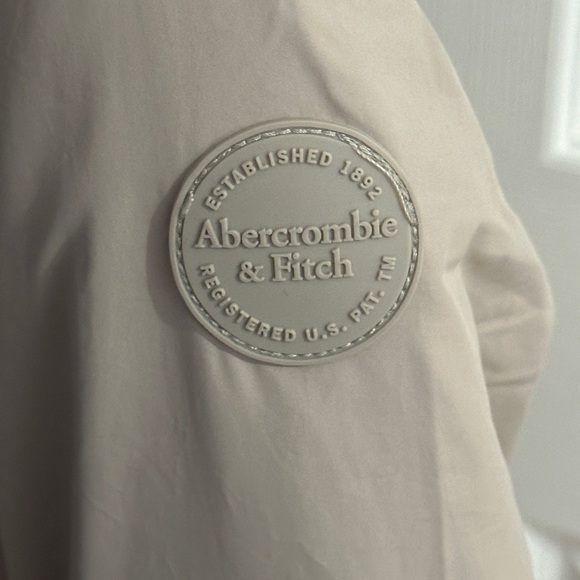 Abercrombie kids Ultra Puffer with belt, tan, excellent condition, size 11/12 - Picture 6 of 6